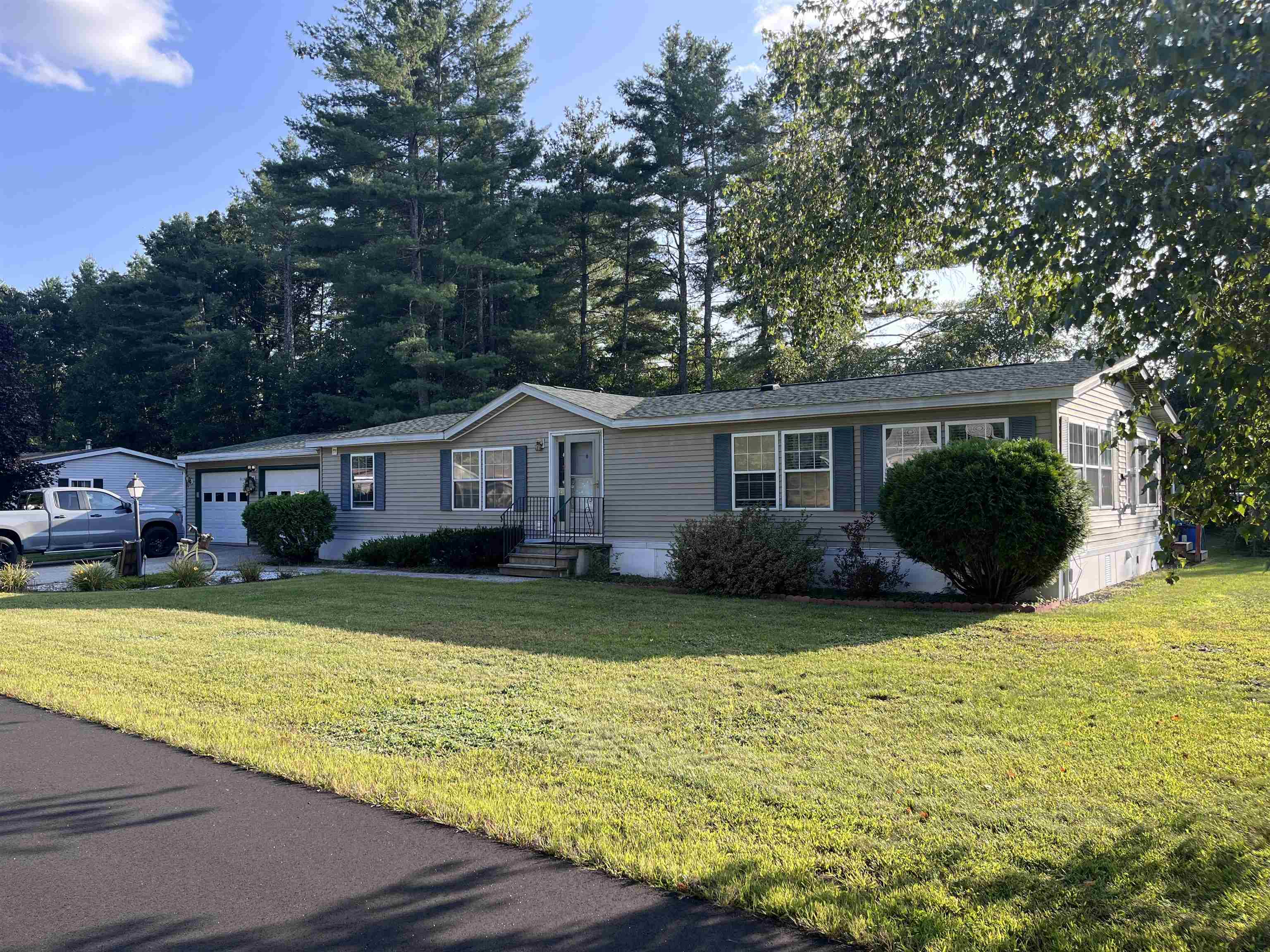 Fire Pond Rd, Hopkinton, NH 03229