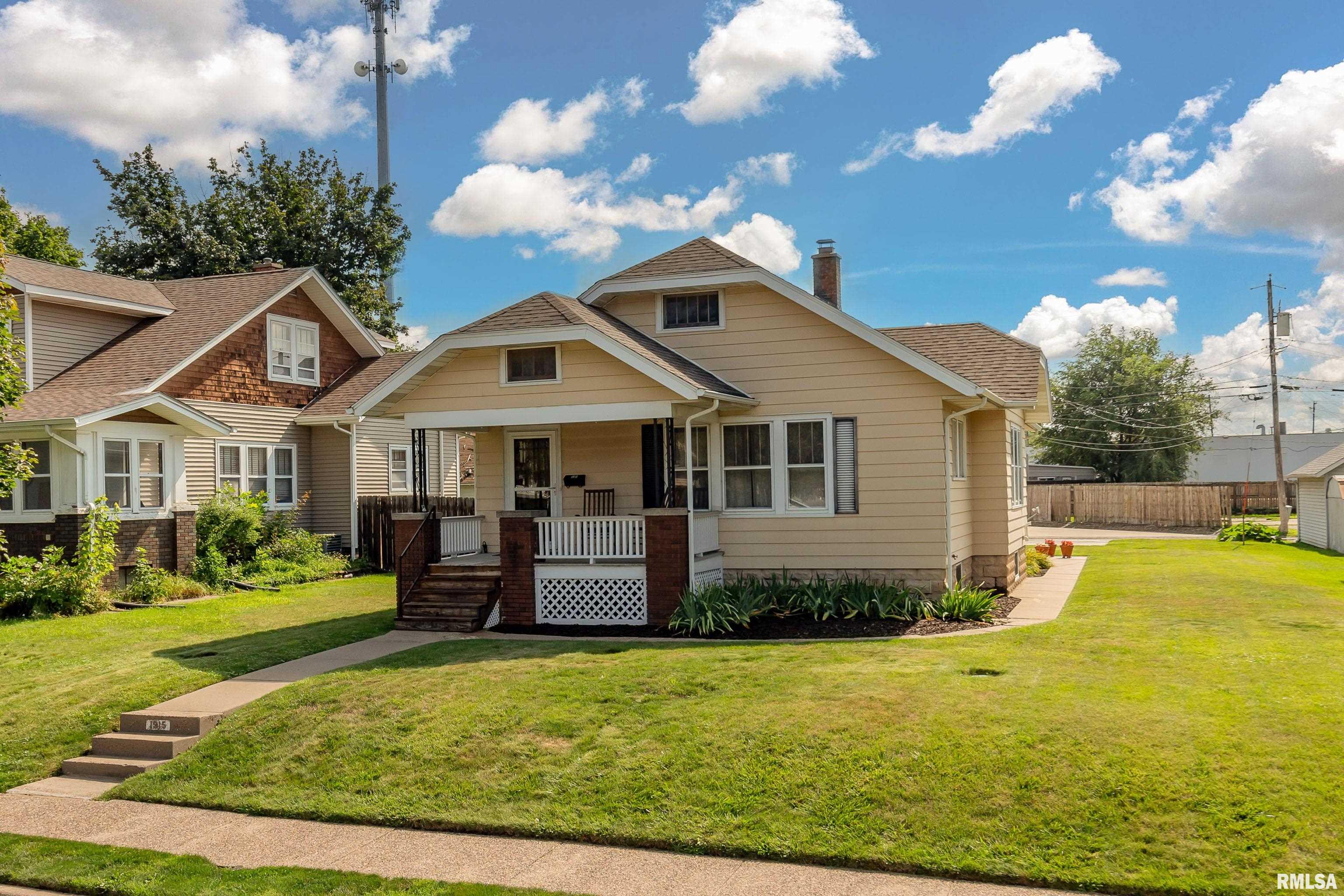 Wilkes Ave, Davenport, IA 52804