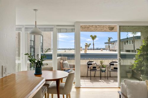 h-3920 Riviera Dr, San Diego, CA, 92109-6614 | Card Image