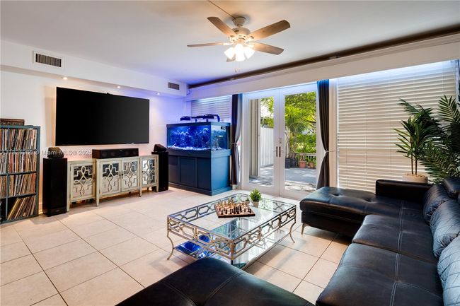 5292 Sw 69 Th Pl, Townhouse with 2 bedrooms, 3 bathrooms and null parking in Miami FL | Image 8