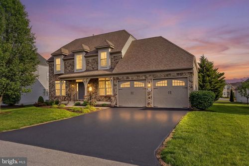 142 Lewis Washington Dr, CHARLES TOWN, WV, 25414-4936 | Card Image
