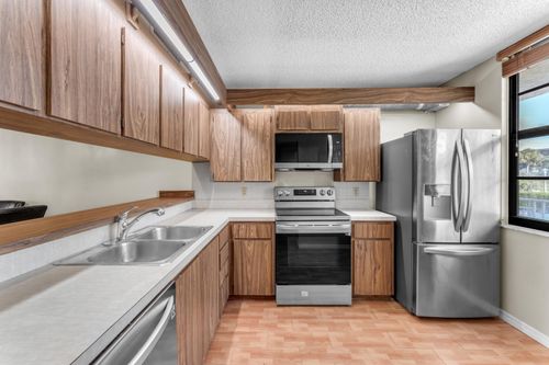 203-3540 Whitehall Dr, West Palm Beach, FL, 33401-1085 | Card Image