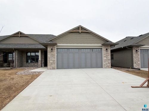 7107 E Copper Stone Cir, Sioux Falls, SD, 57101 | Card Image