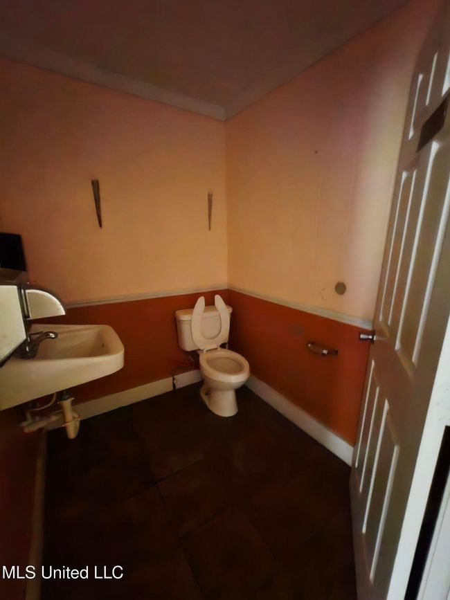 Half bath | Image 11