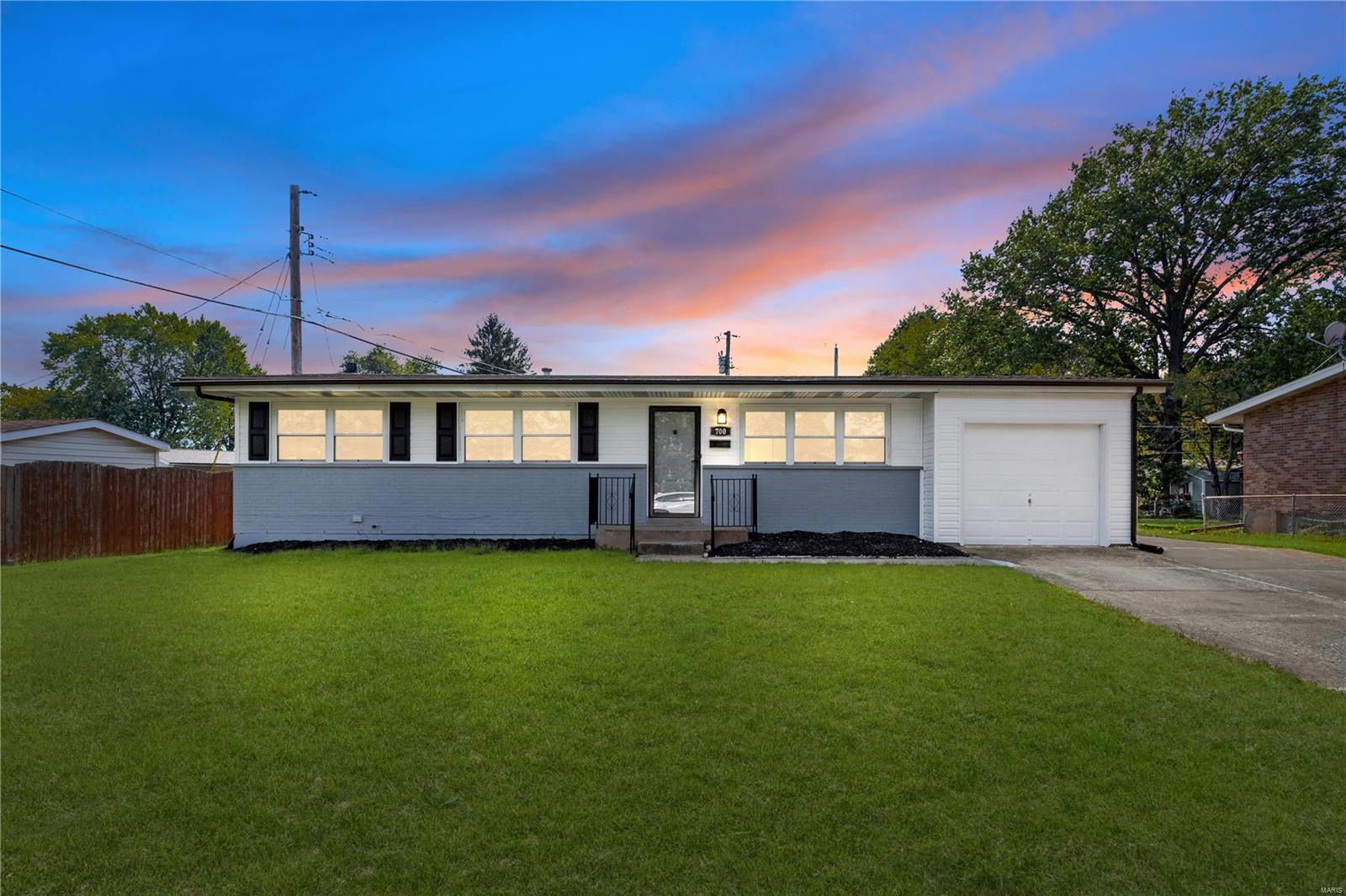 Bellarmine Ln, Florissant, MO 63031