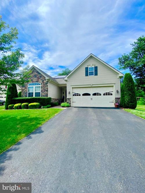 10 Applegate Dr, Florence, NJ, 08518-4015 | Card Image