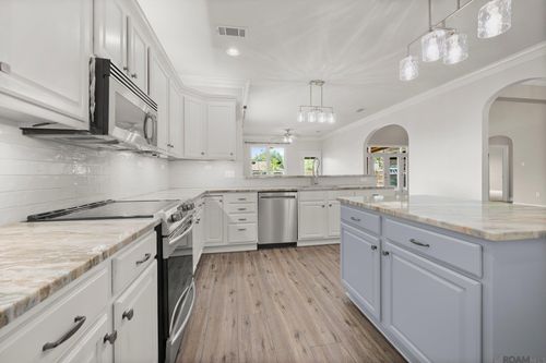 12072 Central Park Dr, Geismar, LA, 70734-3249 | Card Image