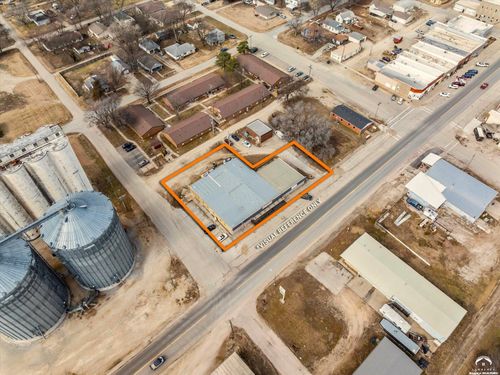 205 Maple St, Overbrook, KS, 66524-9305 | Card Image