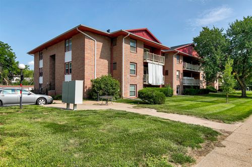 apt-107-7815 Douglas Ave, Urbandale, IA, 50322-2476 | Card Image
