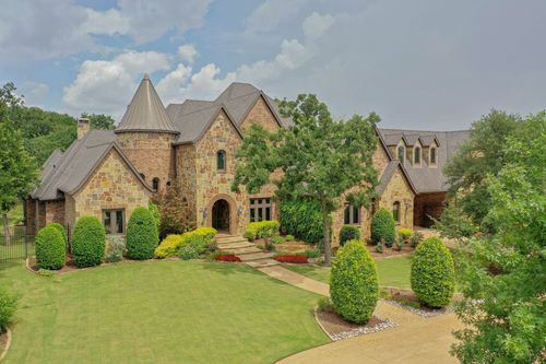 9 Victory Ln, Double Oak, TX, 75077-8208 | Card Image