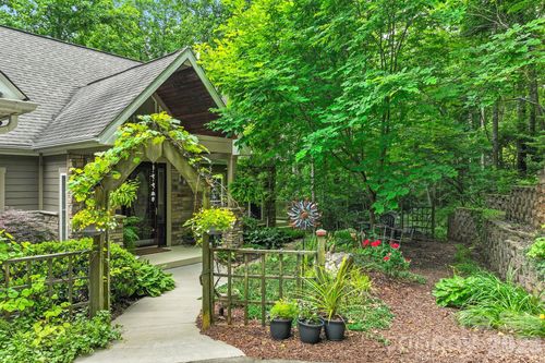 522 Silver Hawk Ln, Weaverville, NC, 28787-8103 | Card Image