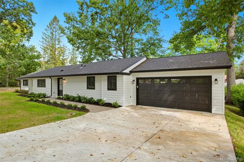 5190 Westcombe Ln, West Bloomfield, MI, 48324-2261 | Card Image