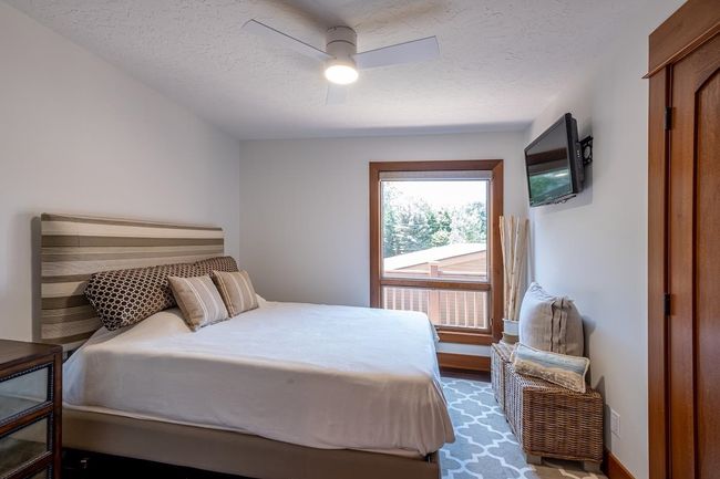 UNIT-4 - 16978 S Inner Ln, Condo with 3 bedrooms, 2 bathrooms and null parking in Spirit Lake IA | Image 12