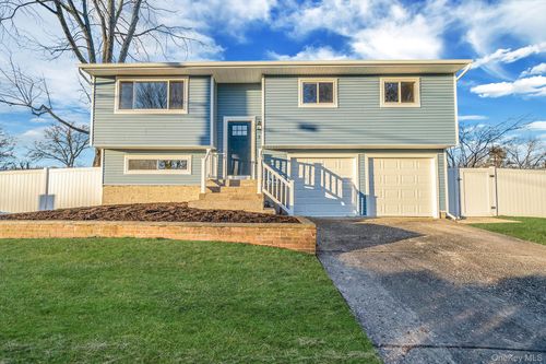 3 Bellrose Ave, Centereach, NY, 11720-3336 | Card Image