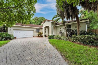 8209 Sw 173rd Ter, House other with 4 bedrooms, 2 bathrooms and null parking in Palmetto Bay FL | Image 2