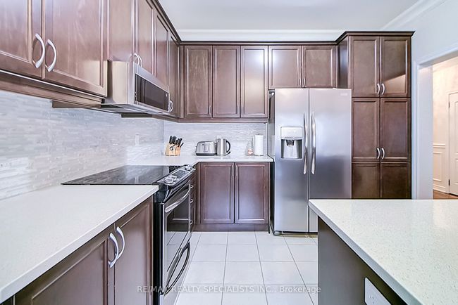 14 Alamode Rd, Condo with 3 bedrooms, 3 bathrooms and 2 parking in Brampton ON | Image 8