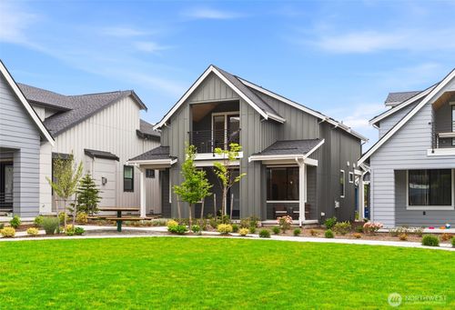 10329 135th Cir Ne, Kirkland, WA, 98033-8714 | Card Image