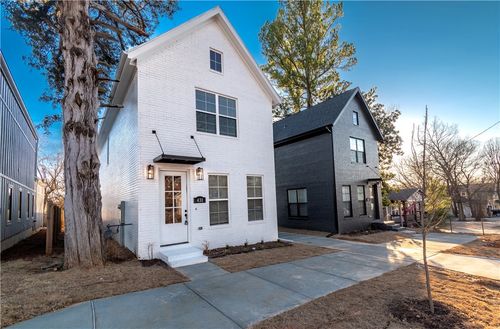 427 E Martin Luther King Jr Boulevard, Fayetteville, AR, 72701 | Card Image