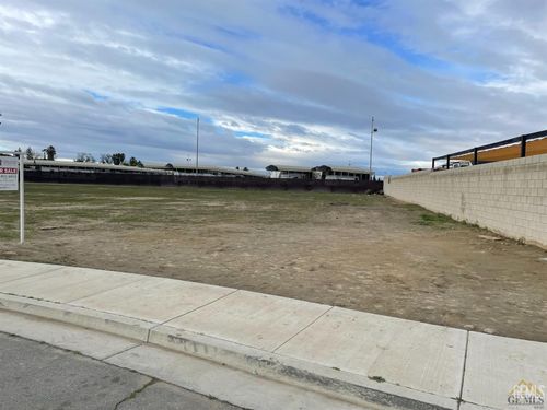 5201 Park Diane Ave, Bakersfield, CA, 93313-2890 | Card Image