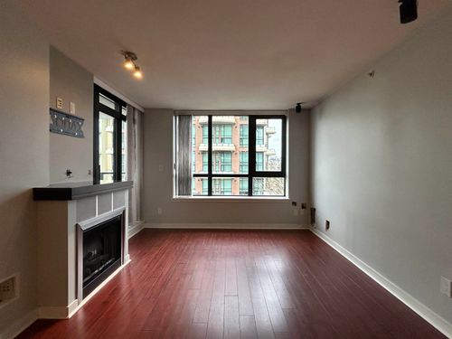 {{alt}} | Card Image