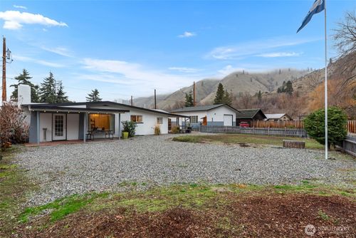 211 Riverfront Dr, Cashmere, WA, 98815-1156 | Card Image