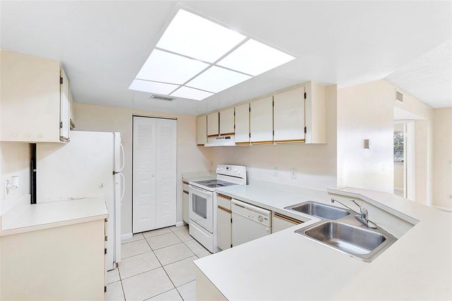 APT-1513 - 9188 W Atlantic Blvd, Condo with 3 bedrooms, 2 bathrooms and null parking in Coral Springs FL | Image 6