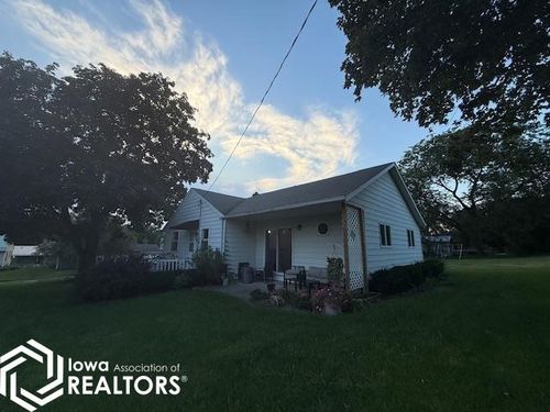 407 Sunset Dr, Brooklyn, IA, 52211-9227 | Card Image