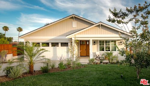 924 E Poppyfields Dr, Altadena, CA, 91001 | Card Image