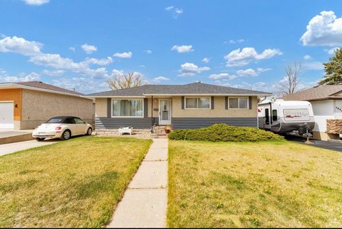 1-1804 29 St Se, Medicine Hat, AB, T1A2J1 | Card Image