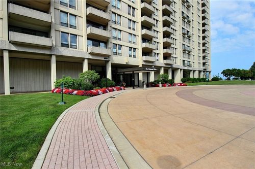 apt-1309-1311-1 Bratenahl Pl, Bratenahl, OH, 44108-1156 | Card Image