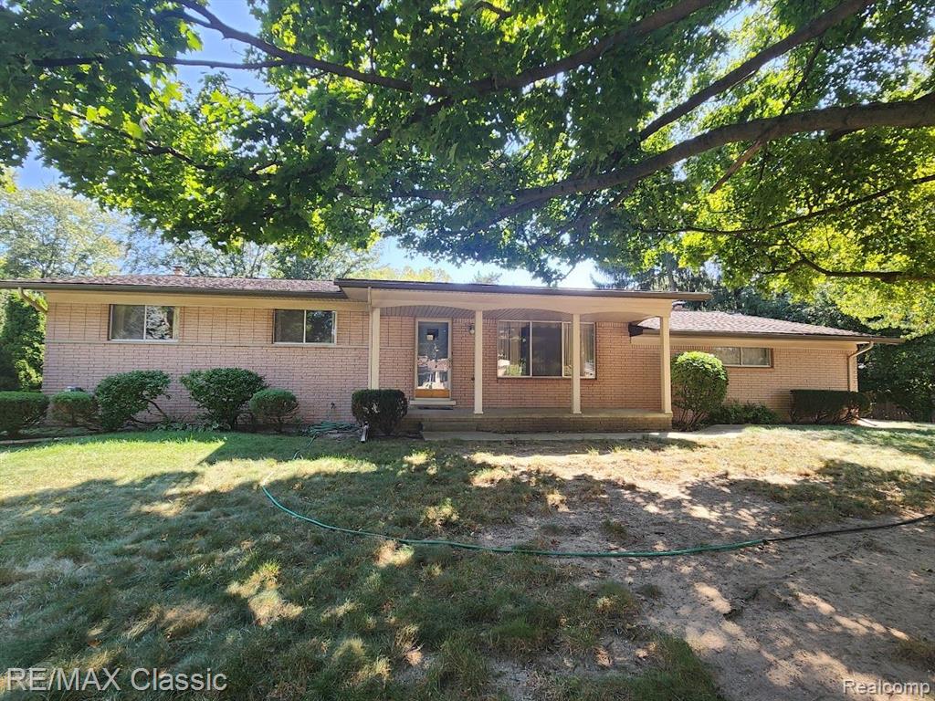 Heatherway Dr, Shelby Township, MI 48316
