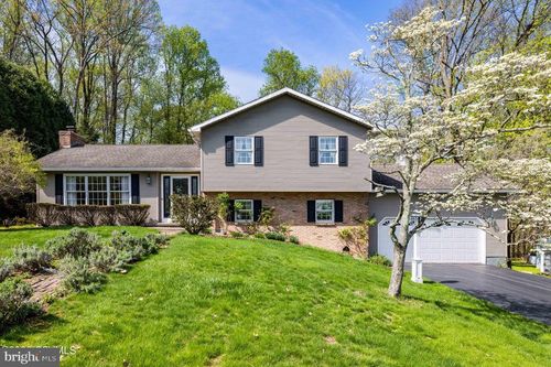 110 River Dr, Bloomsburg, PA, 17815-8212 | Card Image