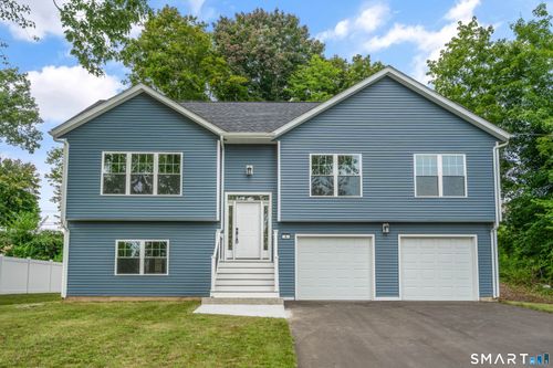 9 Washington St, Windsor Locks, CT, 06096-1809 | Card Image