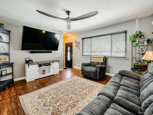 3877 Niagara St, Wayne, MI, 48184-1959 | Card Image