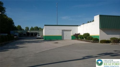 7464 Sharon Mercer Rd, Mercer, PA, 16137-6508 | Card Image