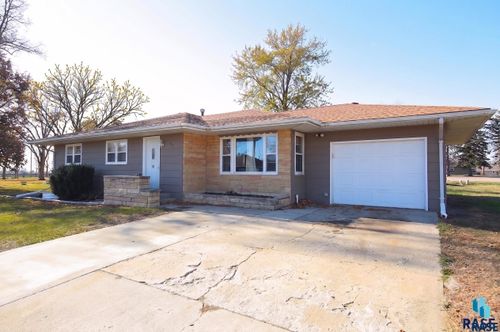 609 S Main St Street, Lennox, SD, 57039 | Card Image