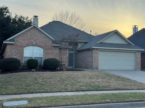 4629 Lincolnshire Dr, Grand Prairie, TX, 75052-8323 | Card Image