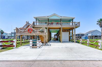 851 Palmetto Drive, House other with 4 bedrooms, 3 bathrooms and null parking in Crystal Beach TX | Image 1