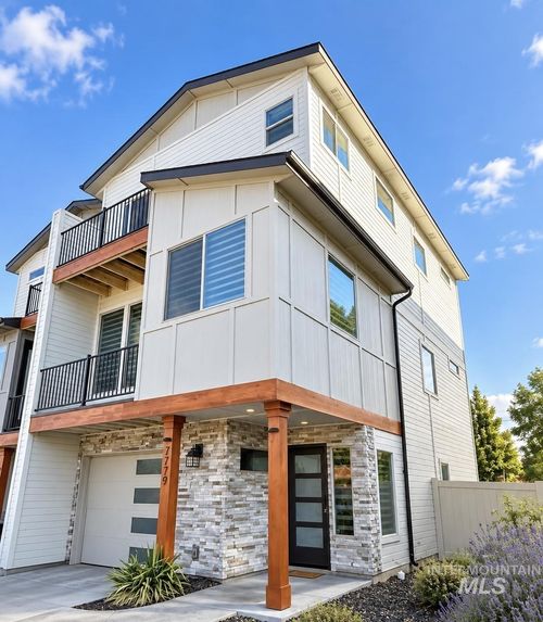 7779 W Crestwood Dr, Boise, ID, 83704-3018 | Card Image