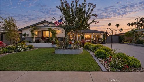 8172 Kiner Dr, Huntington Beach, CA, 92646-1517 | Card Image