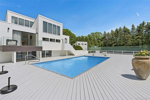 84 Inlet Rd E, Southampton, NY, 11968-3510 | Card Image