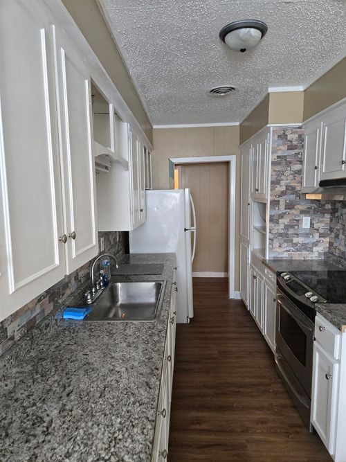 111 Bowie St, Port Lavaca, TX, 77979-2606 | Card Image