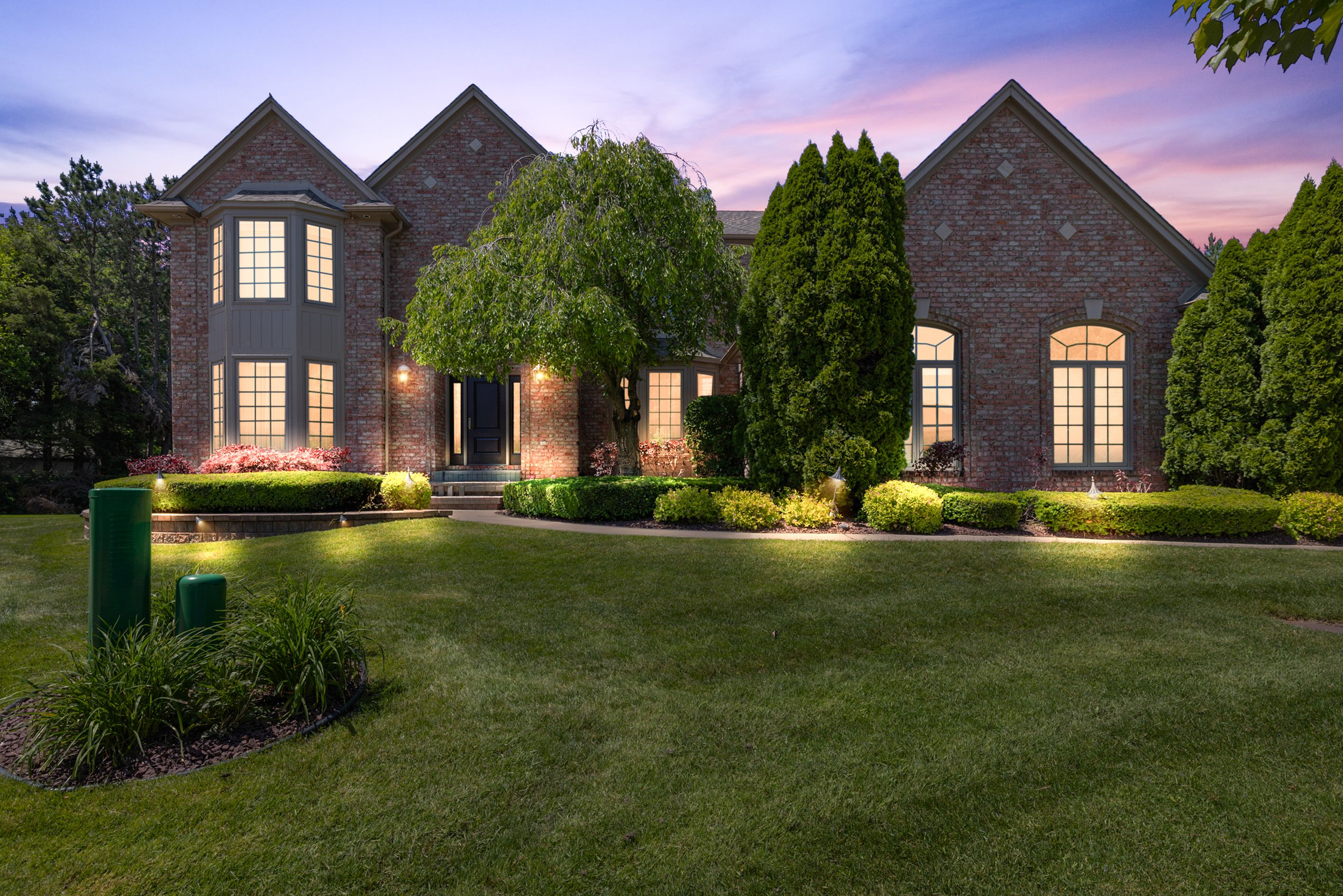 Rhea Ct, Shelby Township, MI 48315