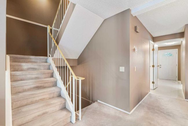 35 - 200 Shawnessy Drive Sw, Home with 2 bedrooms, 1 bathrooms and 1 parking in Calgary AB | Image 8