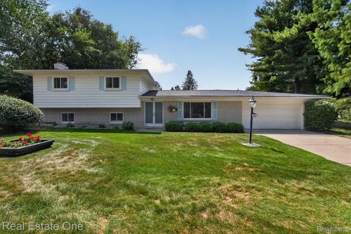 219 Allen Lake Dr, White Lake, MI, 48386-2406 | Card Image