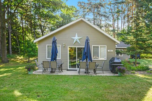 658 N Parasail Dr, Mears, MI, 49436-8673 | Card Image