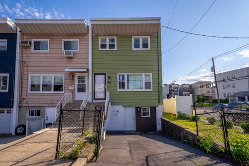 94 28th St, Bayonne, NJ, 07002-4911 | Card Image