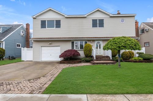 57 Cedar St, Hicksville, NY, 11801-3243 | Card Image