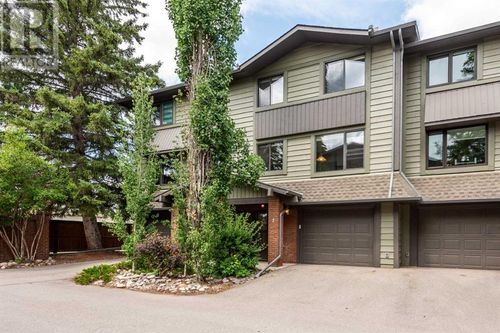 10030 Oakmoor Way Sw, Calgary, AB, T2V4S8 | Card Image