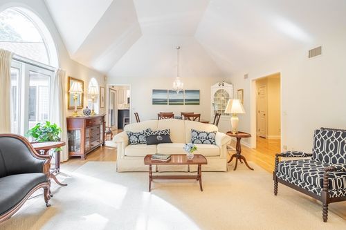 40-40 Bentwood Dr, Sturbridge, MA, 01566-1129 | Card Image